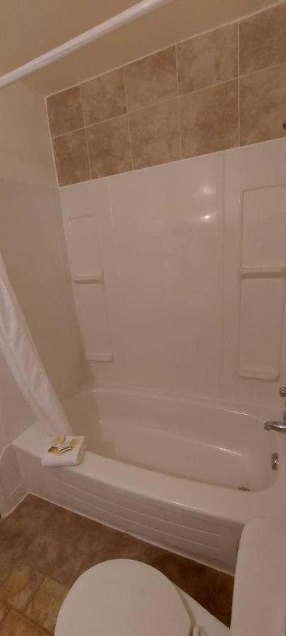 Granby River Inn & Suites Grand Forks Ngoại thất bức ảnh